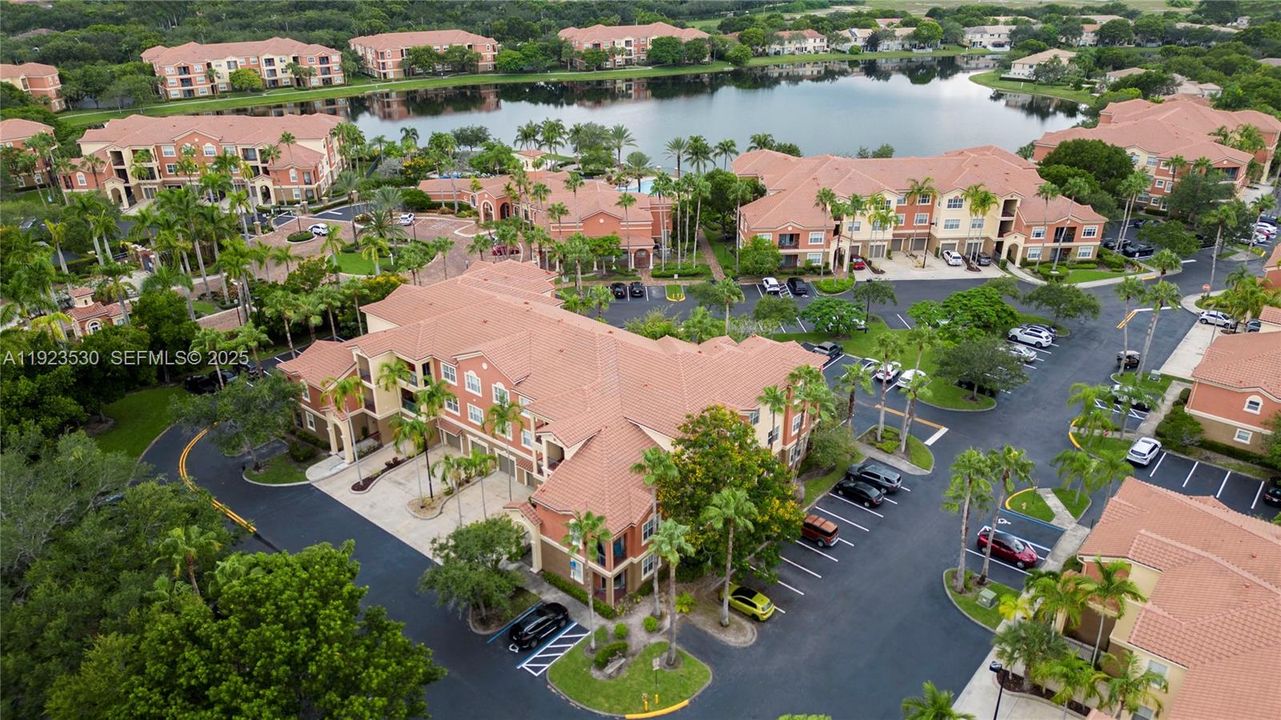 For Rent: $2,200 (1 beds, 1 baths, 723 Square Feet)