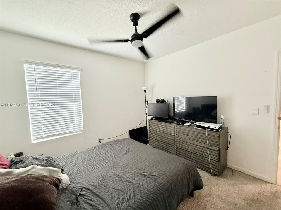 For Sale: $439,000 (4 beds, 2 baths, 1827 Square Feet)