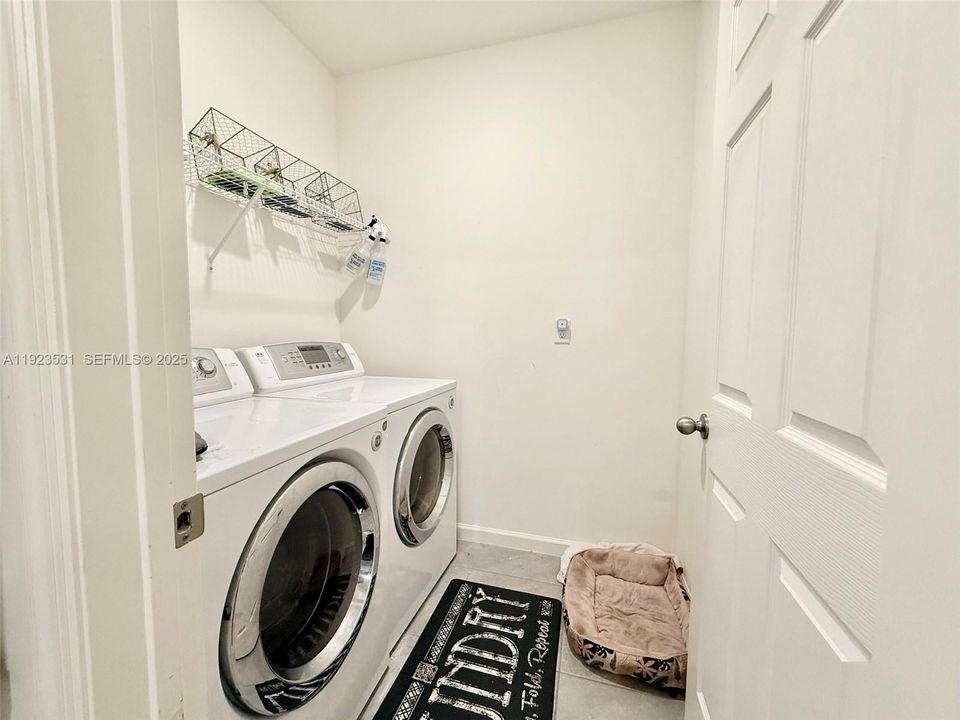 For Sale: $439,000 (4 beds, 2 baths, 1827 Square Feet)