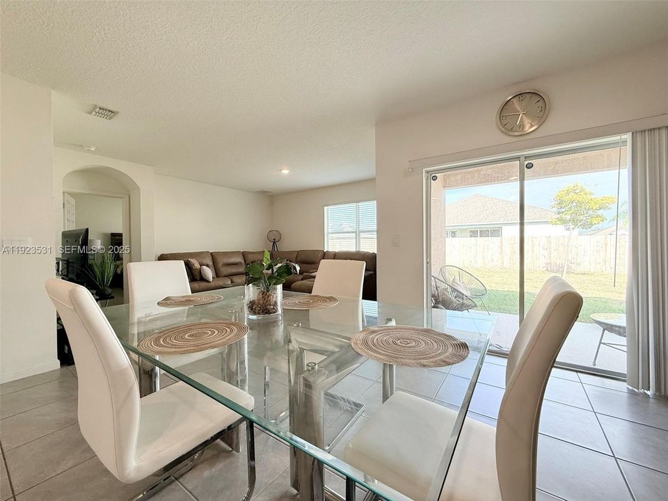 For Sale: $439,000 (4 beds, 2 baths, 1827 Square Feet)