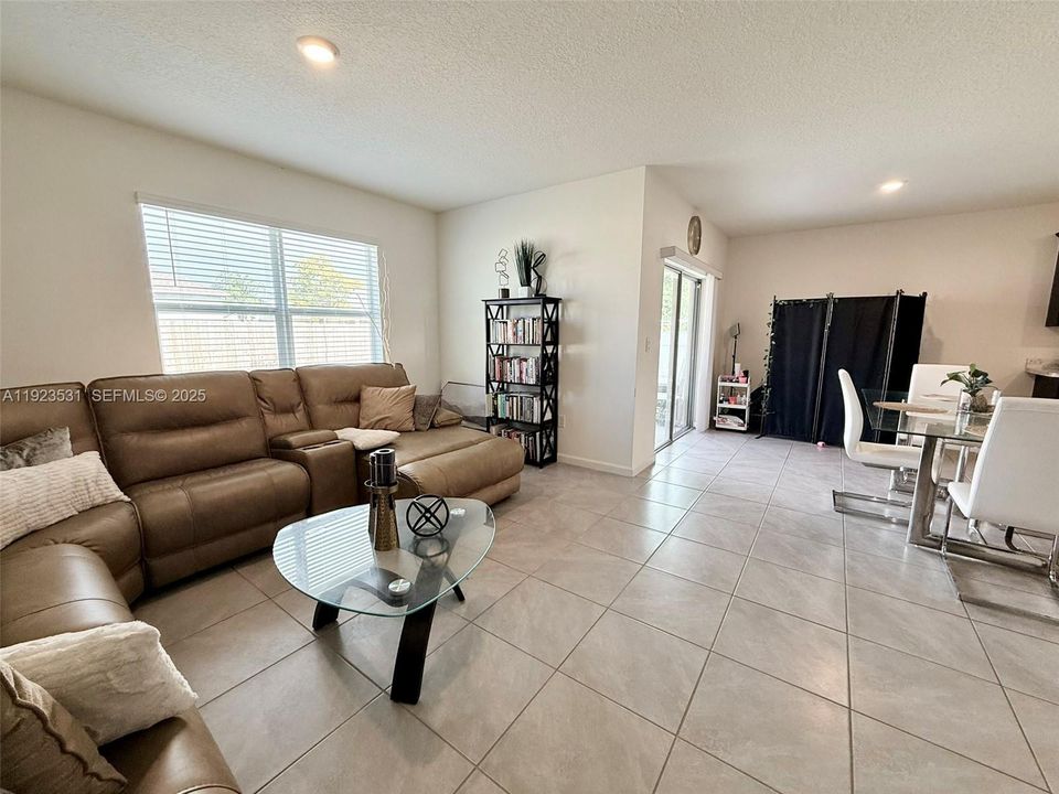 For Sale: $439,000 (4 beds, 2 baths, 1827 Square Feet)