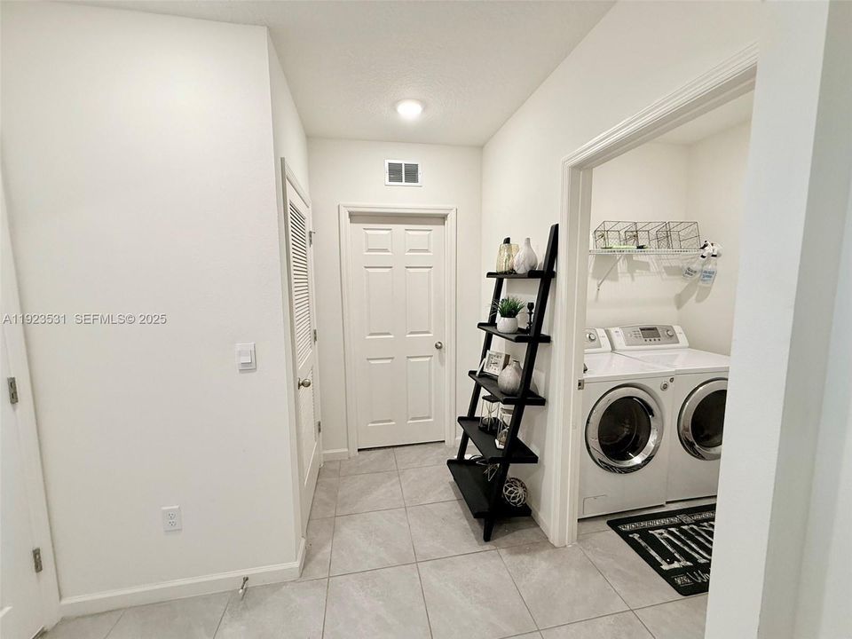 For Sale: $439,000 (4 beds, 2 baths, 1827 Square Feet)