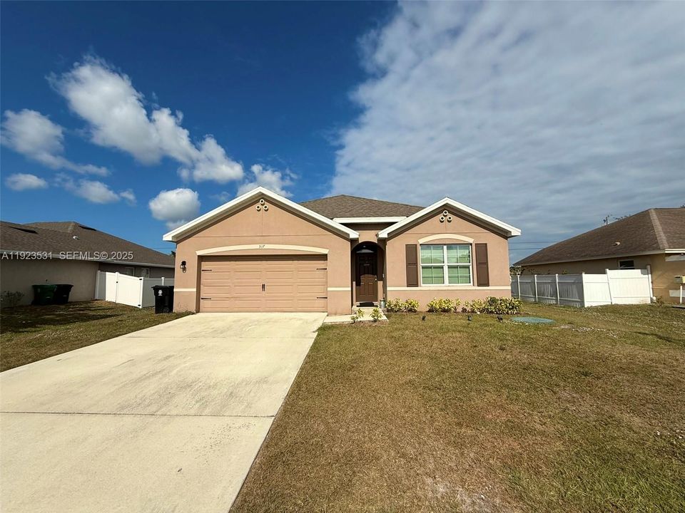 For Sale: $439,000 (4 beds, 2 baths, 1827 Square Feet)