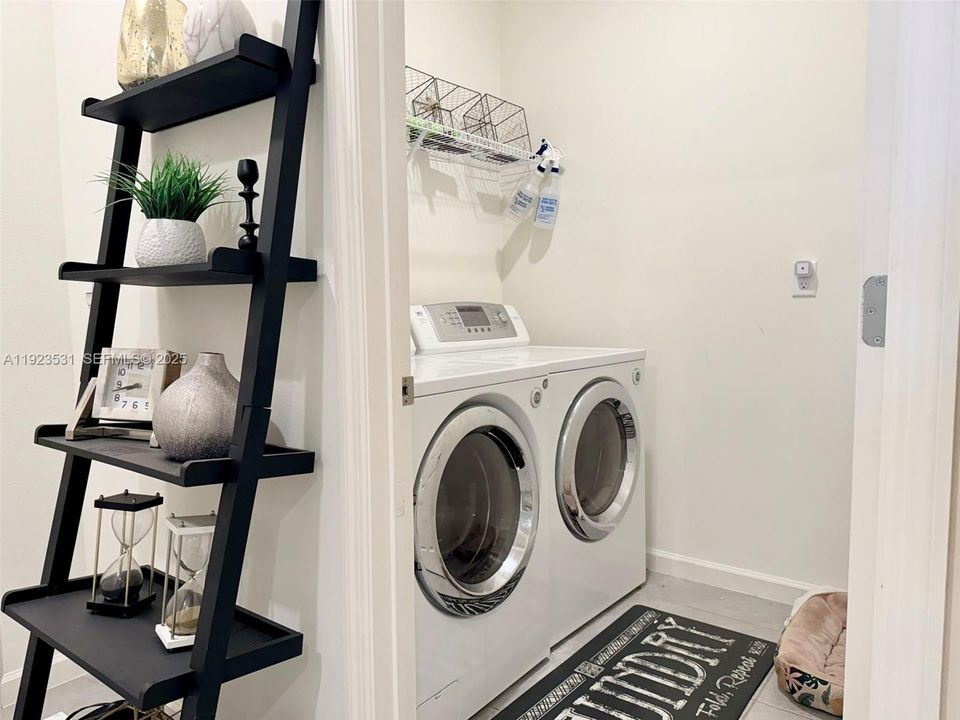 For Sale: $439,000 (4 beds, 2 baths, 1827 Square Feet)