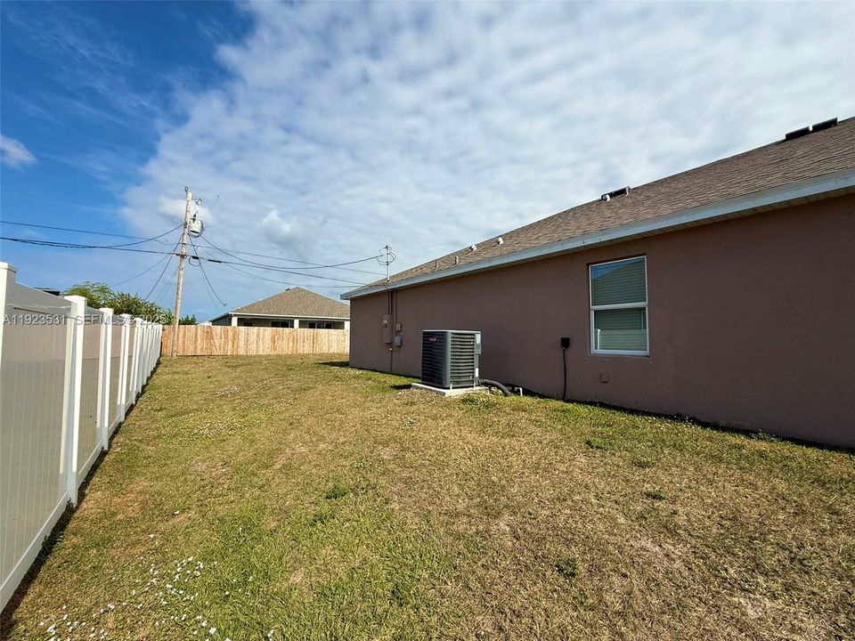 For Sale: $439,000 (4 beds, 2 baths, 1827 Square Feet)