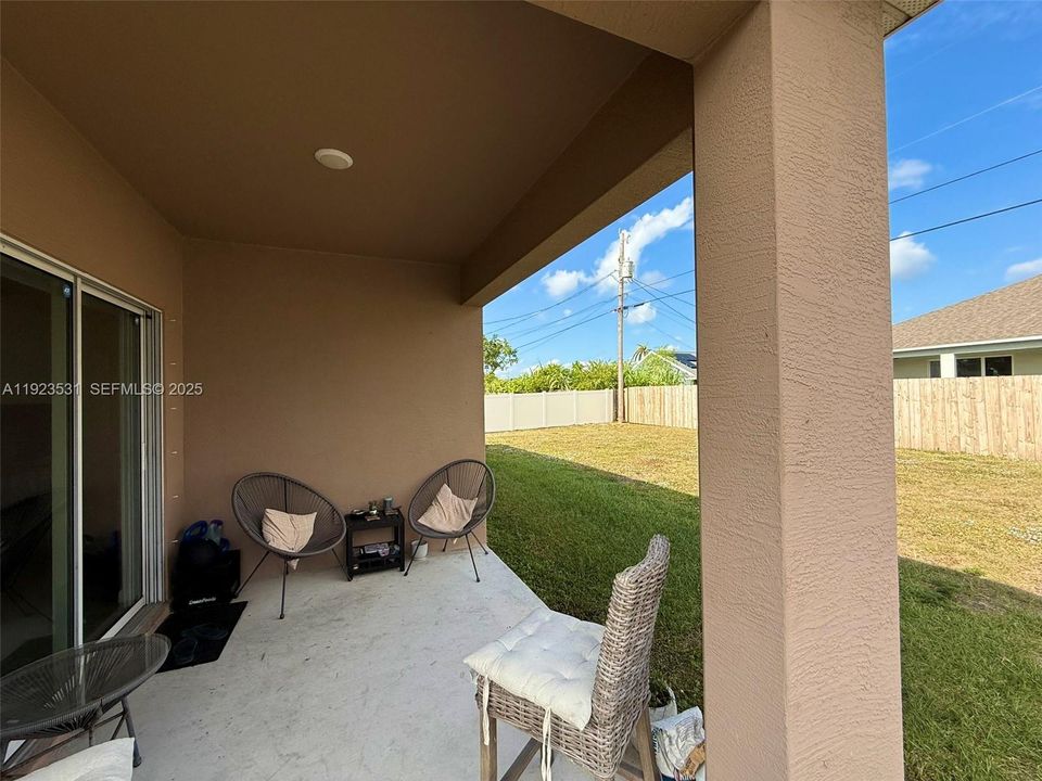 For Sale: $439,000 (4 beds, 2 baths, 1827 Square Feet)