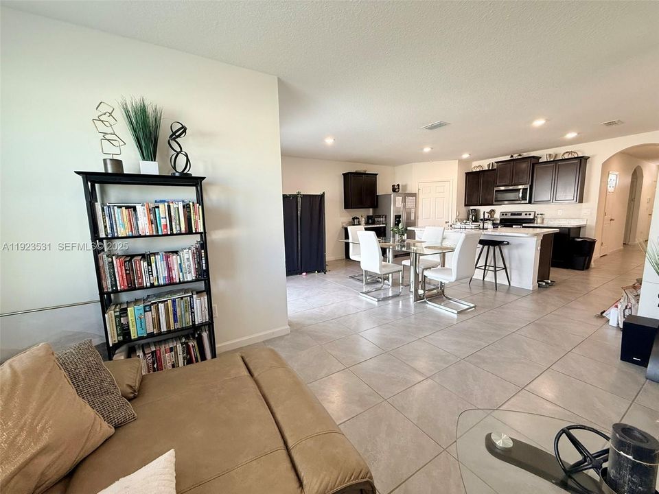 For Sale: $439,000 (4 beds, 2 baths, 1827 Square Feet)