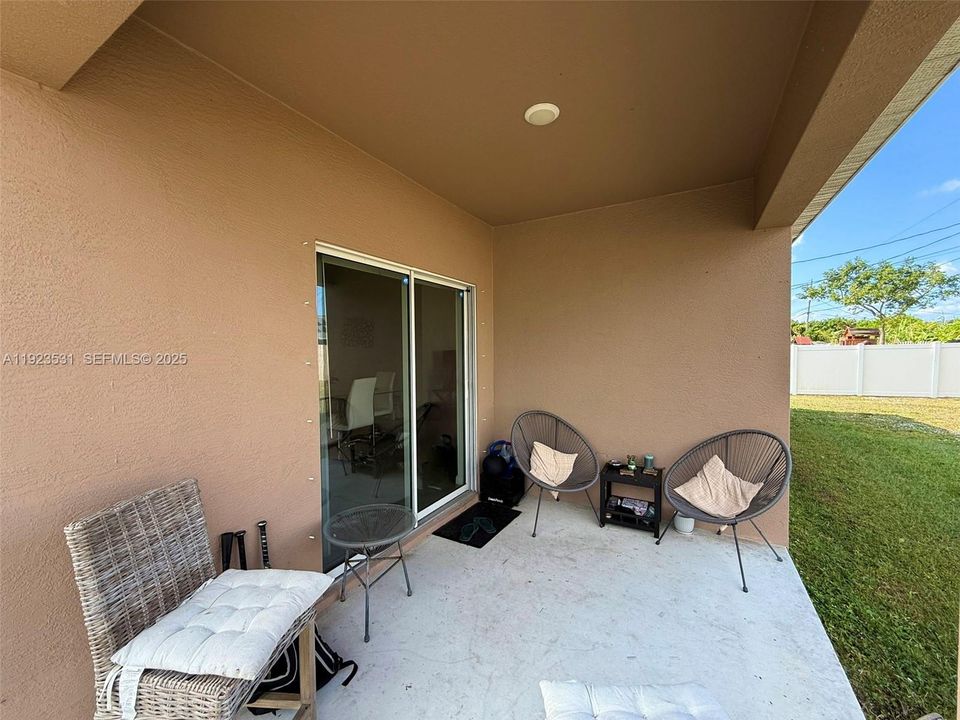 For Sale: $439,000 (4 beds, 2 baths, 1827 Square Feet)