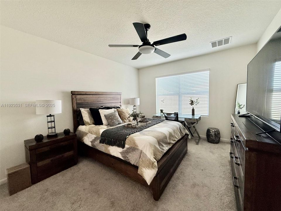 For Sale: $439,000 (4 beds, 2 baths, 1827 Square Feet)