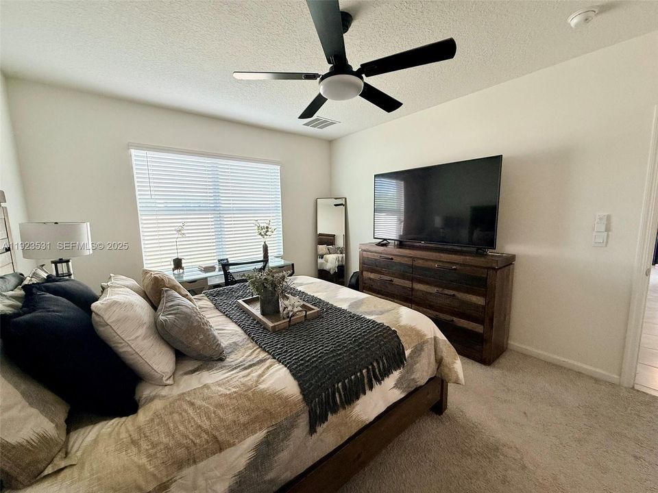 For Sale: $439,000 (4 beds, 2 baths, 1827 Square Feet)