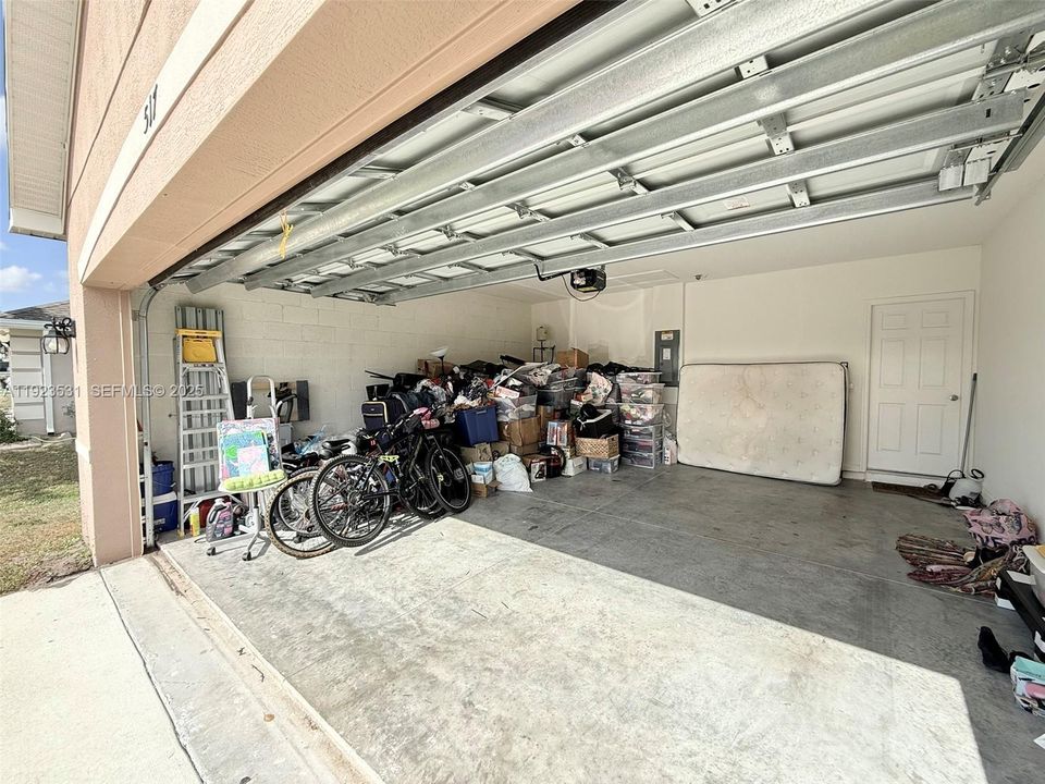 For Sale: $439,000 (4 beds, 2 baths, 1827 Square Feet)