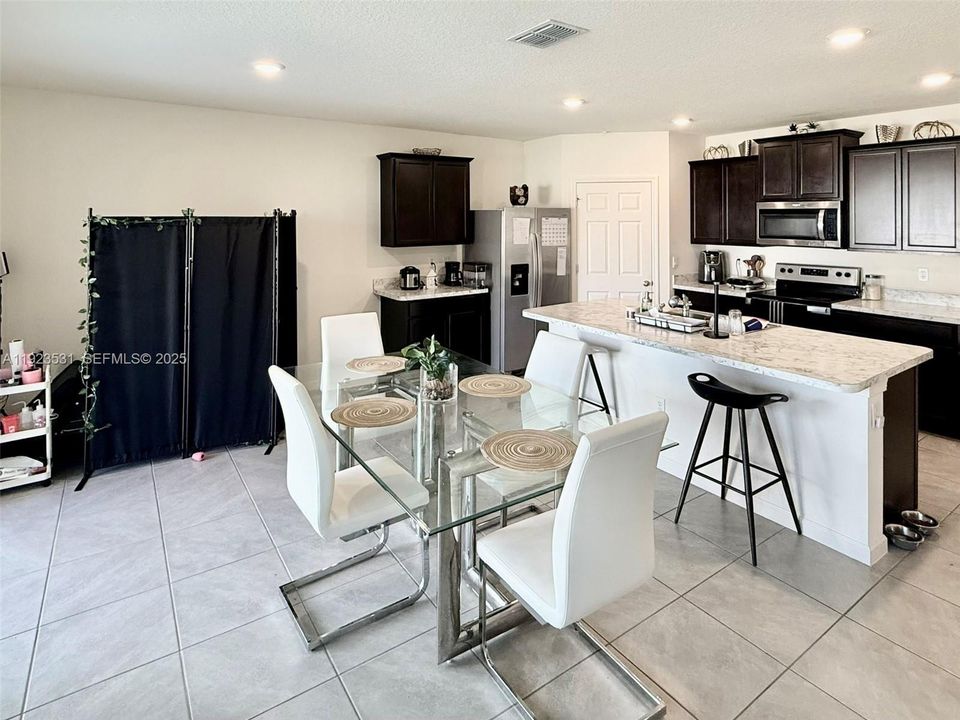 For Sale: $439,000 (4 beds, 2 baths, 1827 Square Feet)