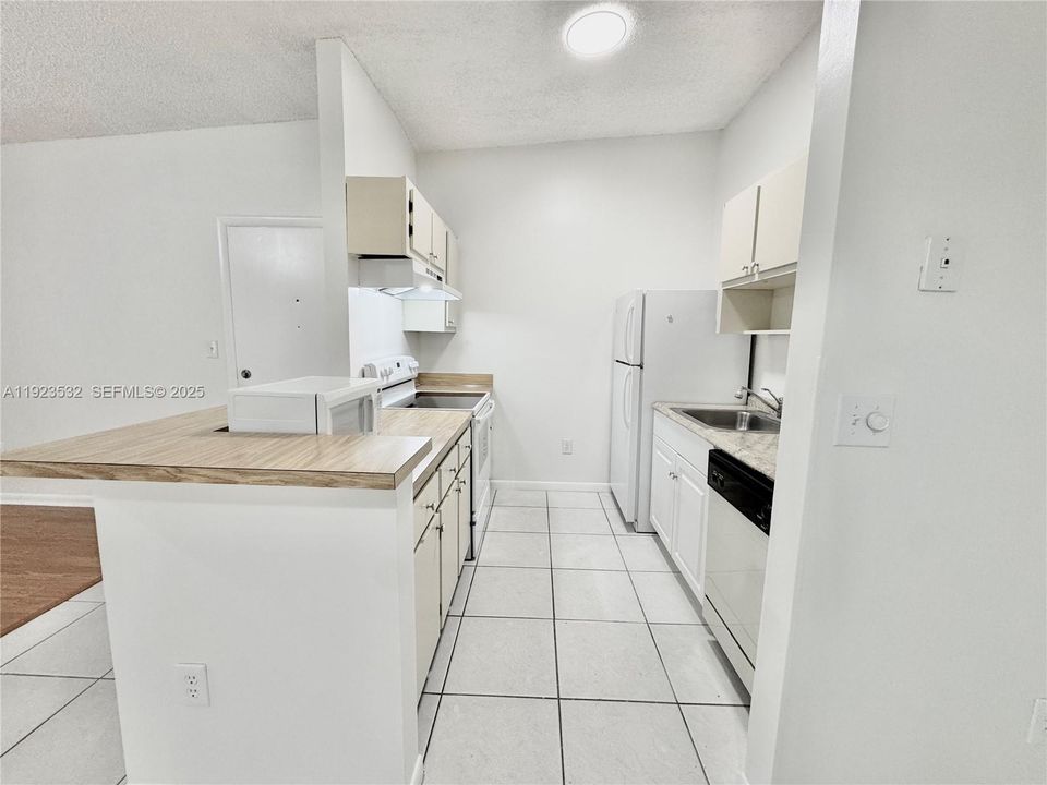 For Rent: $1,650 (1 beds, 1 baths, 627 Square Feet)