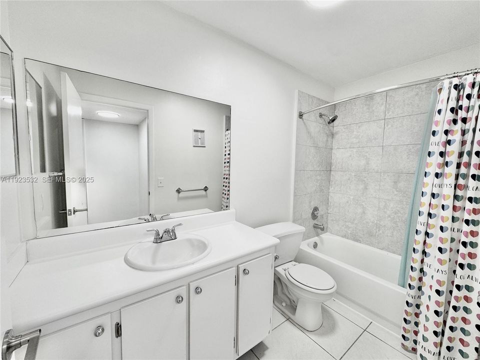 For Rent: $1,650 (1 beds, 1 baths, 627 Square Feet)