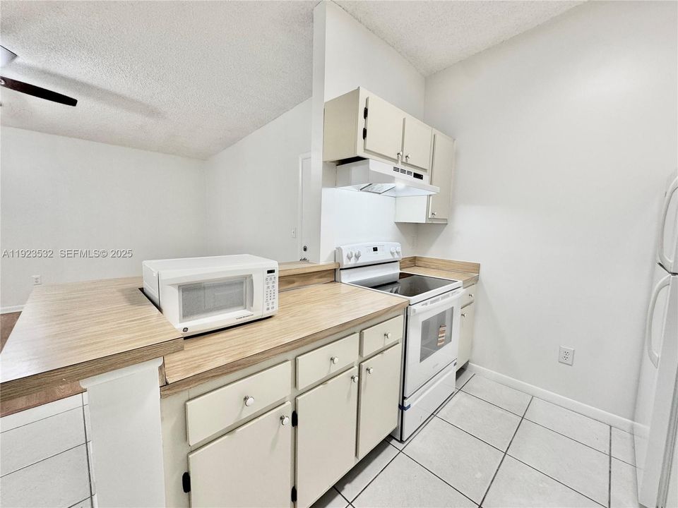 For Rent: $1,650 (1 beds, 1 baths, 627 Square Feet)