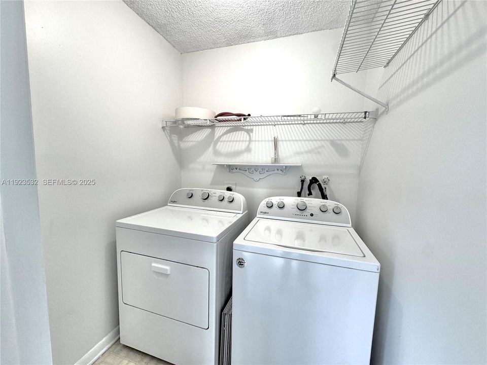 For Rent: $1,650 (1 beds, 1 baths, 627 Square Feet)