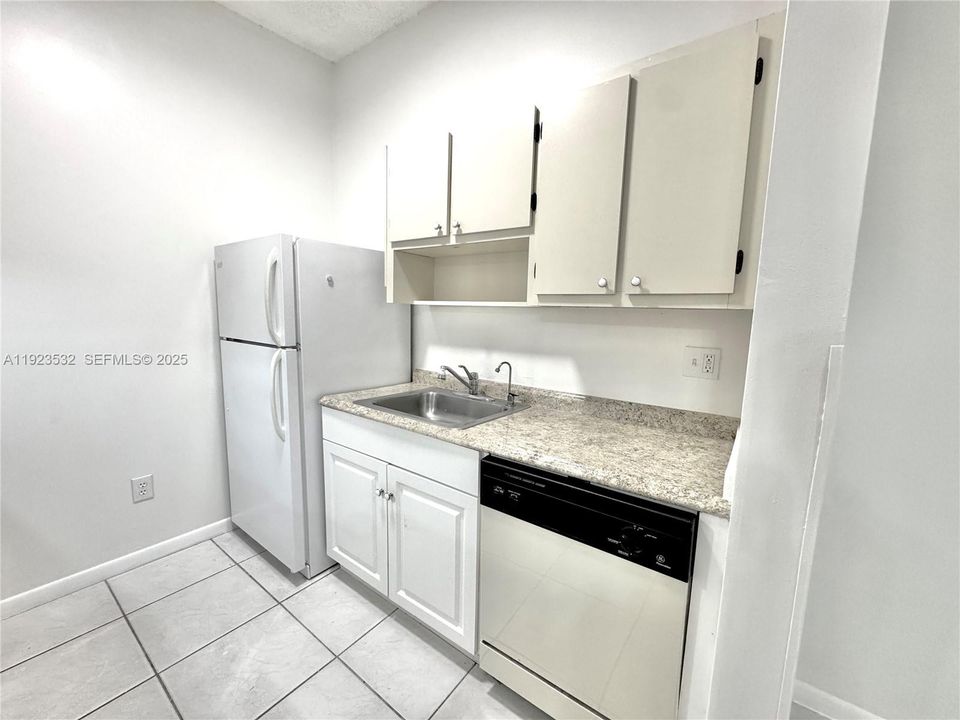 For Rent: $1,650 (1 beds, 1 baths, 627 Square Feet)
