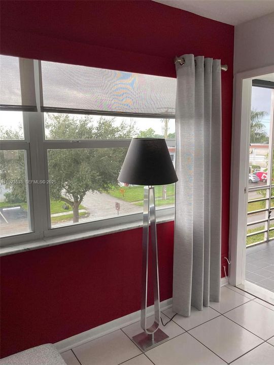 For Sale: $105,000 (1 beds, 1 baths, 680 Square Feet)