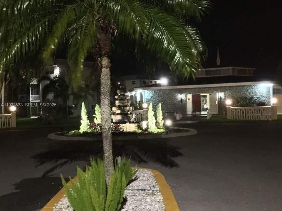 For Sale: $105,000 (1 beds, 1 baths, 680 Square Feet)