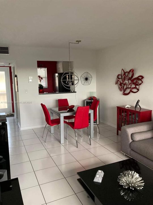 For Sale: $105,000 (1 beds, 1 baths, 680 Square Feet)