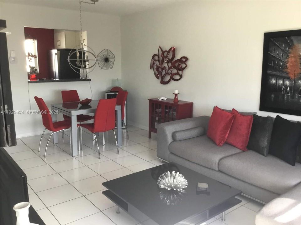 For Sale: $105,000 (1 beds, 1 baths, 680 Square Feet)