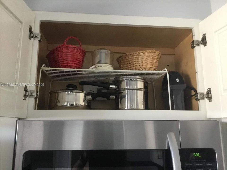 For Sale: $105,000 (1 beds, 1 baths, 680 Square Feet)