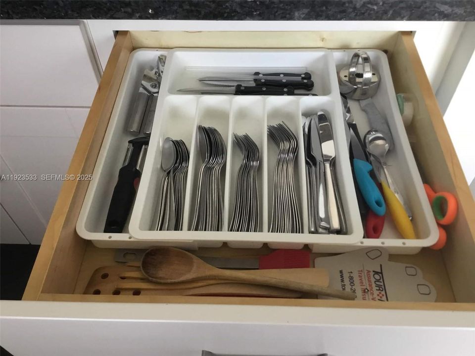 For Sale: $105,000 (1 beds, 1 baths, 680 Square Feet)