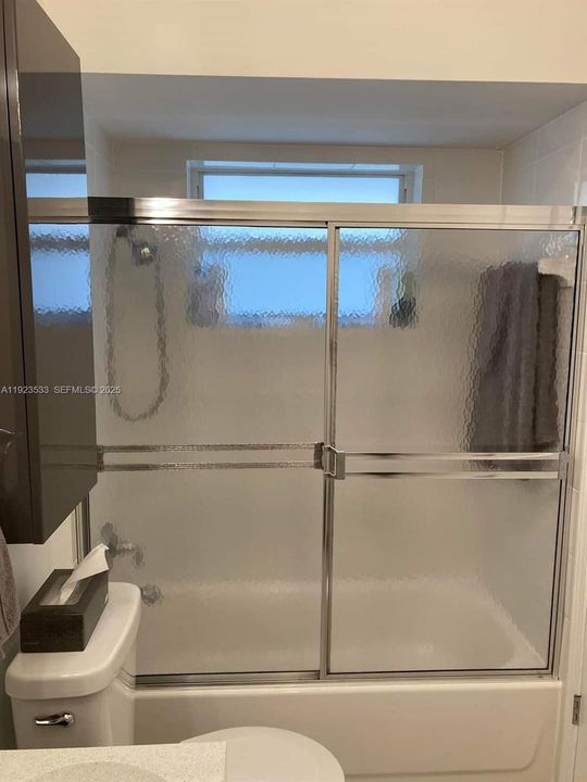 For Sale: $105,000 (1 beds, 1 baths, 680 Square Feet)