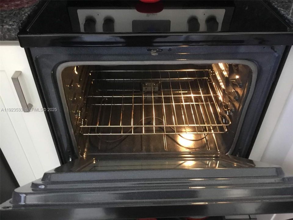 For Sale: $105,000 (1 beds, 1 baths, 680 Square Feet)