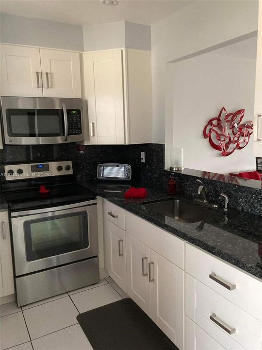 For Sale: $105,000 (1 beds, 1 baths, 680 Square Feet)