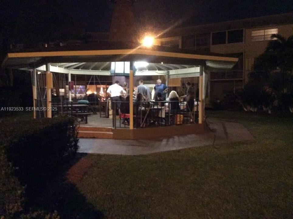 For Sale: $105,000 (1 beds, 1 baths, 680 Square Feet)