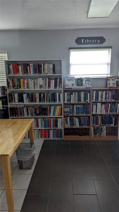 For Sale: $105,000 (1 beds, 1 baths, 680 Square Feet)