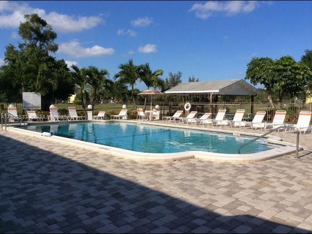 For Sale: $105,000 (1 beds, 1 baths, 680 Square Feet)