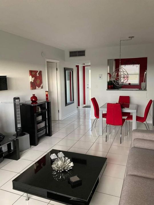 For Sale: $105,000 (1 beds, 1 baths, 680 Square Feet)