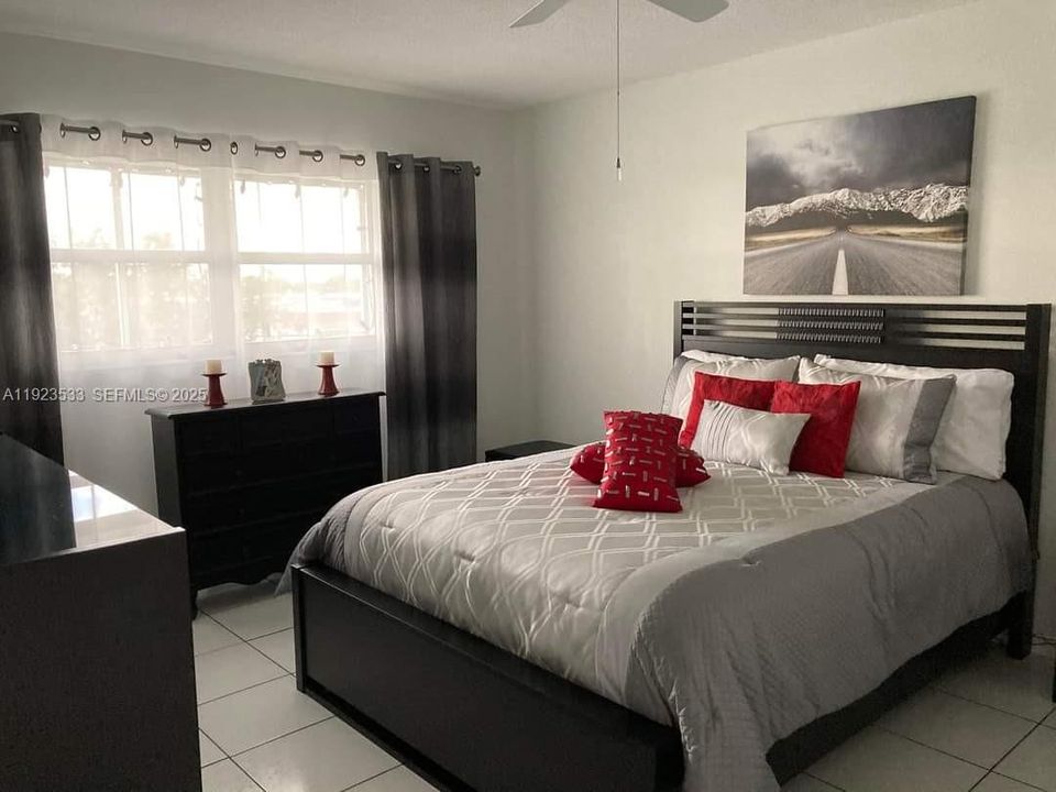 For Sale: $105,000 (1 beds, 1 baths, 680 Square Feet)