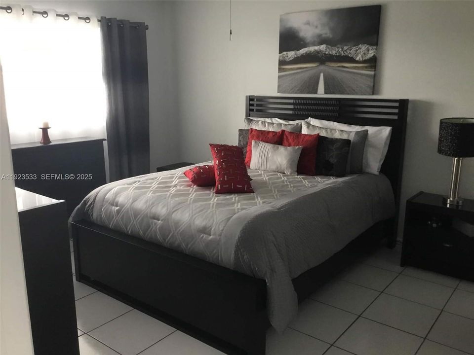 For Sale: $105,000 (1 beds, 1 baths, 680 Square Feet)