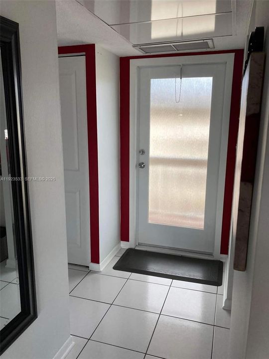 For Sale: $105,000 (1 beds, 1 baths, 680 Square Feet)