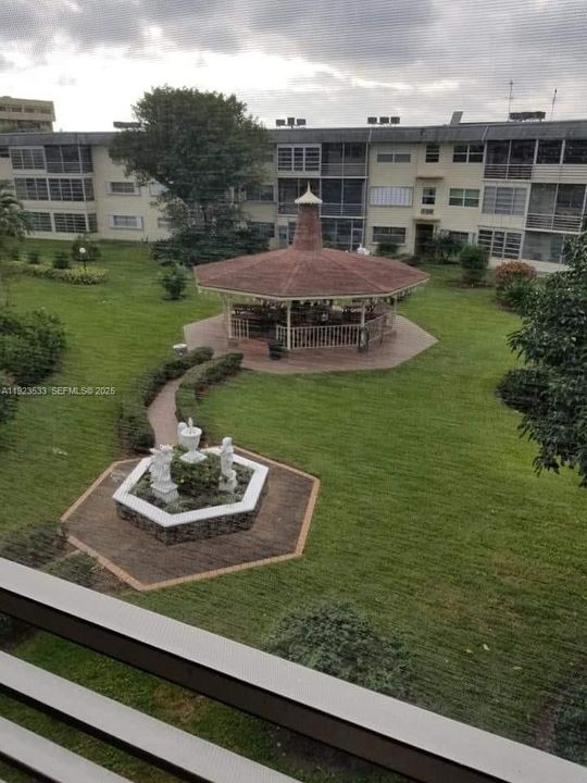 For Sale: $105,000 (1 beds, 1 baths, 680 Square Feet)