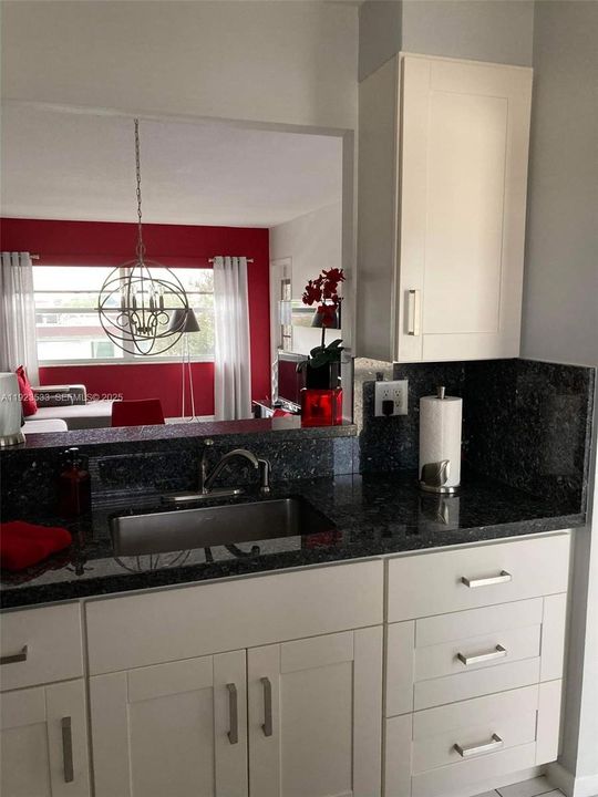 For Sale: $105,000 (1 beds, 1 baths, 680 Square Feet)