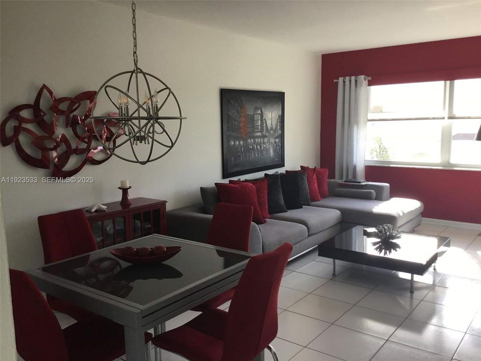 For Sale: $105,000 (1 beds, 1 baths, 680 Square Feet)