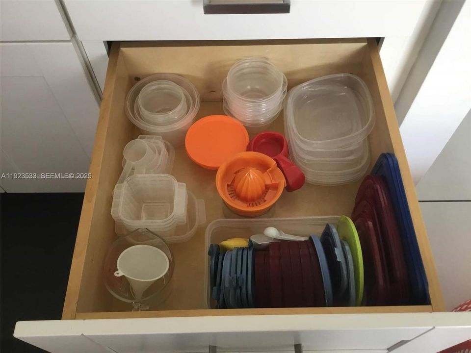 For Sale: $105,000 (1 beds, 1 baths, 680 Square Feet)