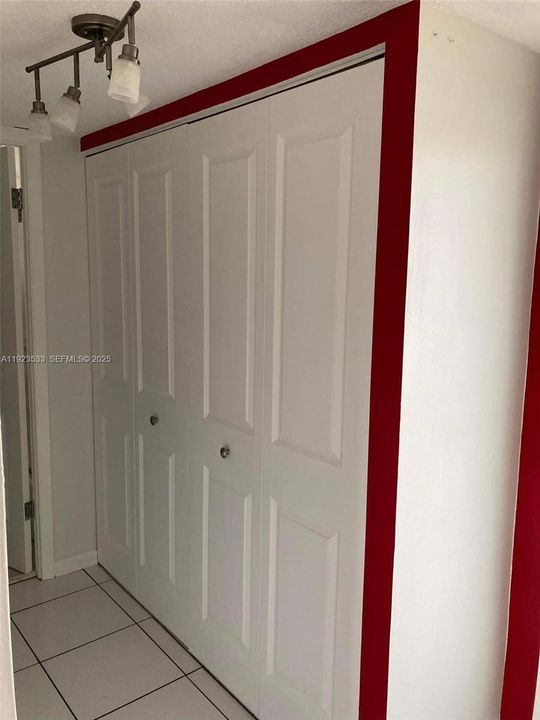 For Sale: $105,000 (1 beds, 1 baths, 680 Square Feet)