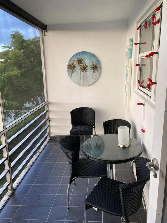 For Sale: $105,000 (1 beds, 1 baths, 680 Square Feet)