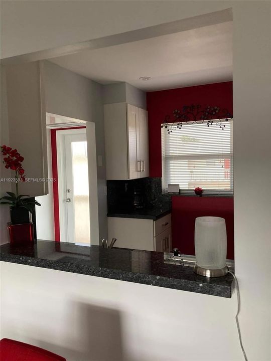 For Sale: $105,000 (1 beds, 1 baths, 680 Square Feet)