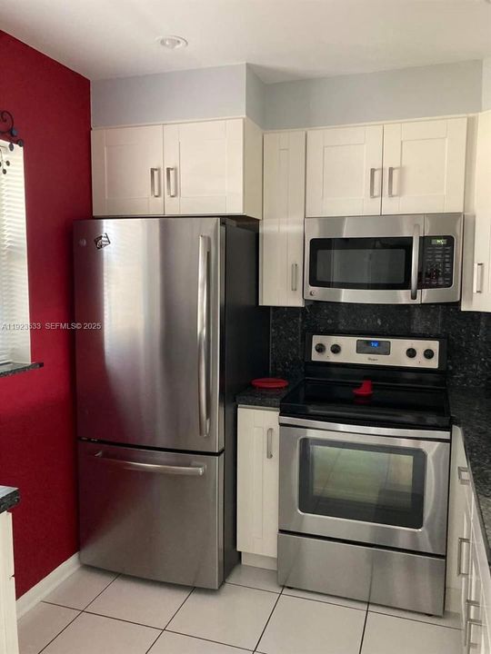 For Sale: $105,000 (1 beds, 1 baths, 680 Square Feet)