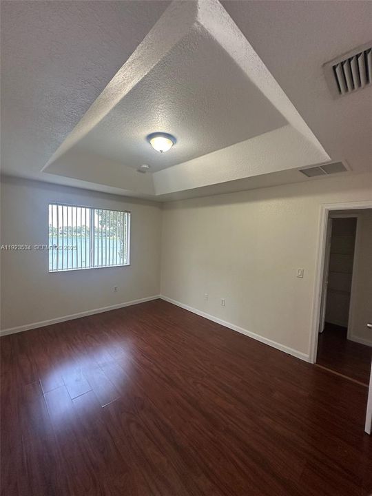 En Renta: $2,500 (4 camas, 3 baños, 1423 Pies cuadrados)