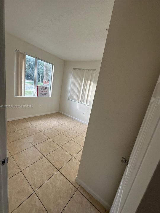 En Renta: $2,500 (4 camas, 3 baños, 1423 Pies cuadrados)