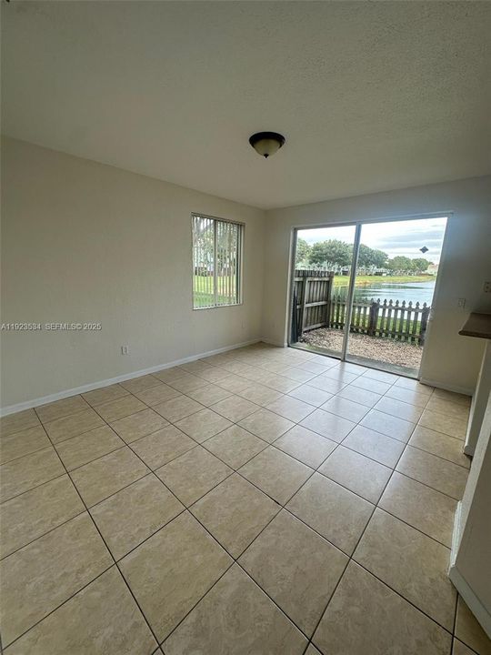 En Renta: $2,500 (4 camas, 3 baños, 1423 Pies cuadrados)