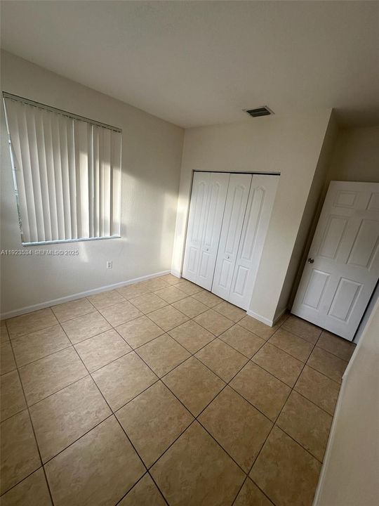 En Renta: $2,500 (4 camas, 3 baños, 1423 Pies cuadrados)