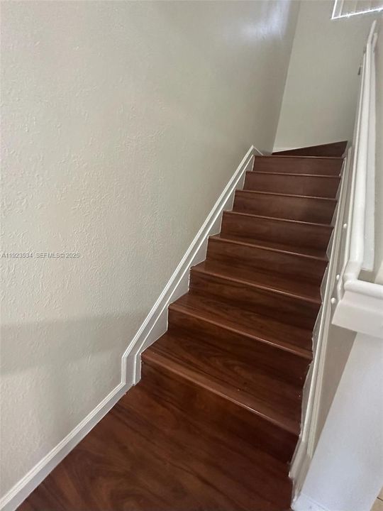 En Renta: $2,500 (4 camas, 3 baños, 1423 Pies cuadrados)